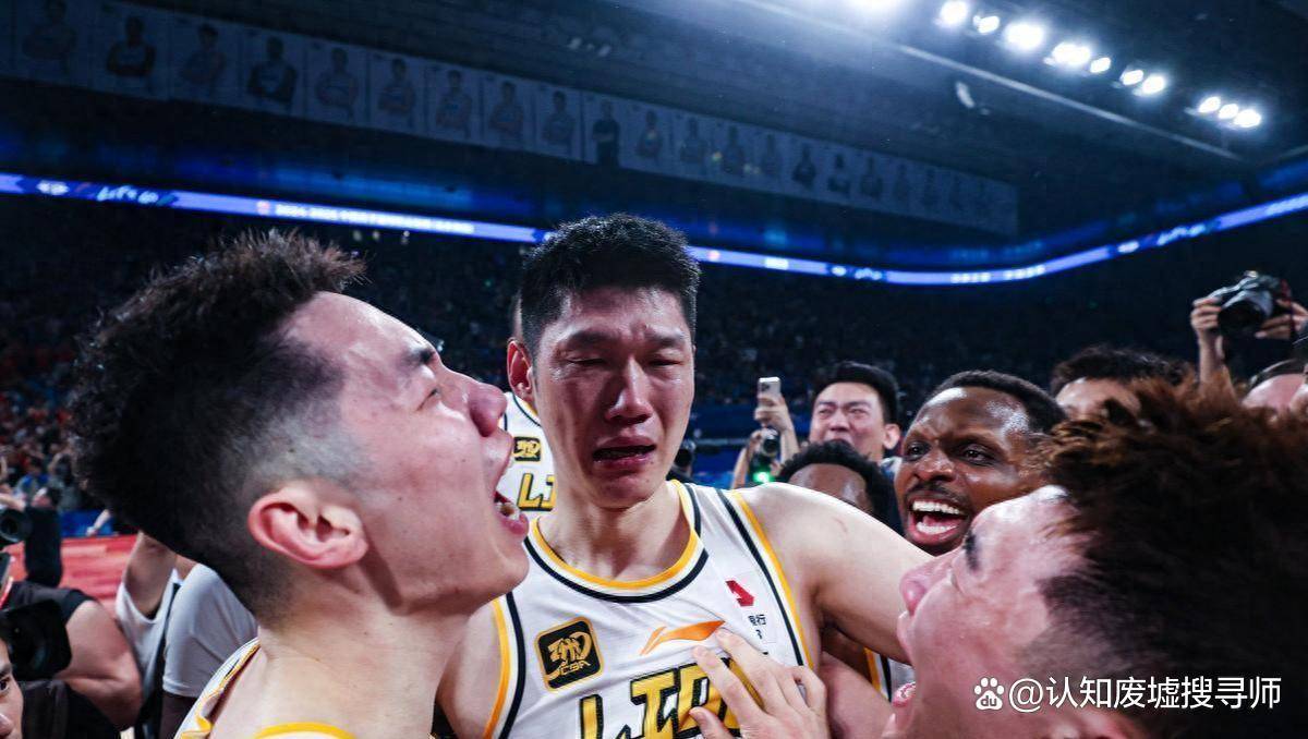 包含里程碑夜！密尔沃基雄鹿豪取连胜；CBA常规赛集结日刷纪录；悬念犹存；赛程密集仍需轮换的词条多米体育官方网站