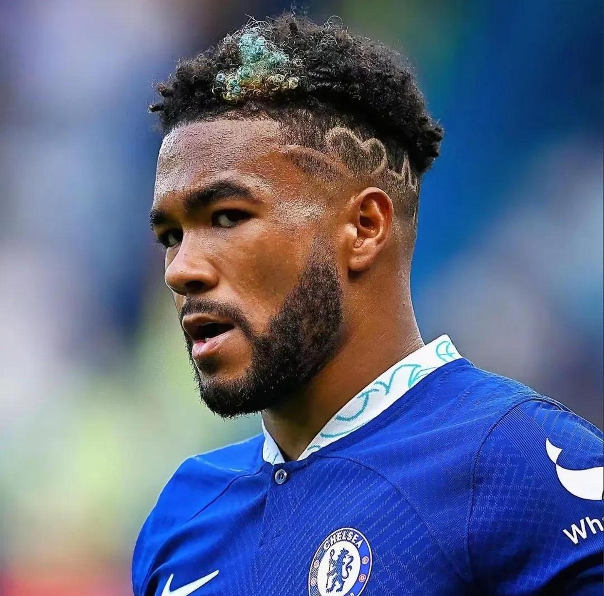 转折点！切尔西更衣室发声，葡超集结日攻防权衡，管理层满意，资深球员宣示担当的简单介绍多米体育官方网址